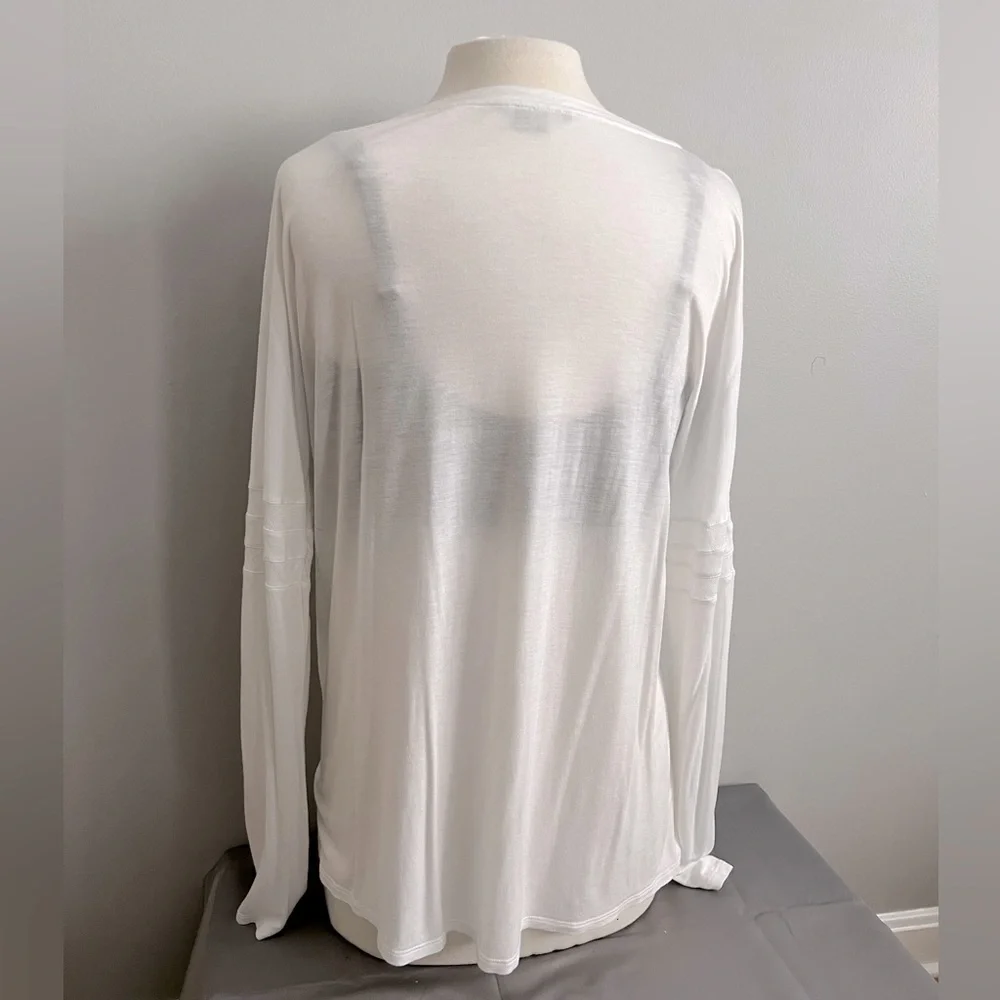 🫶🏼🤘🏼✌🏼 Donated 2 Womens Charity Vince Long Sleeve Crewneck White T-Shirt Top M - Picture 8 of 16